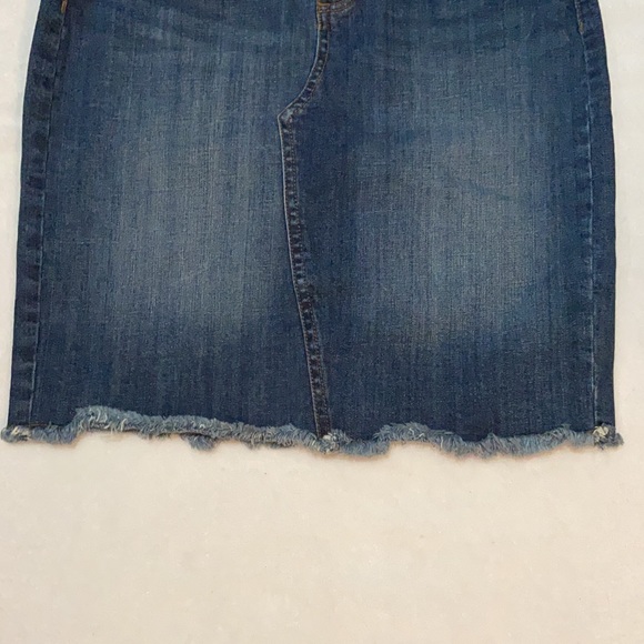 Distressed jean skirt - Picture 3 of 4